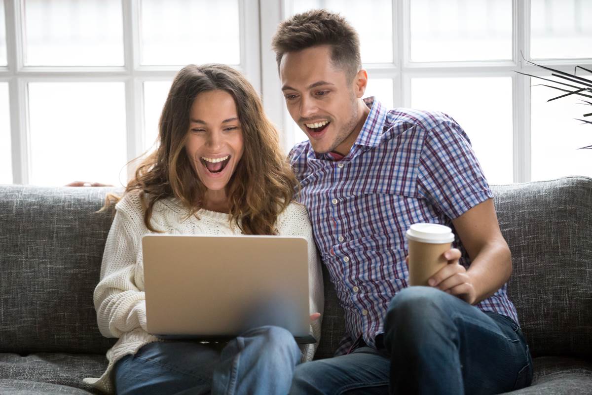 Comemorando nossa união melhor presente para aniversário de casamento Serenatas Online