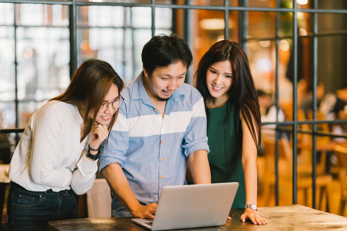 Presente para os colegas de trabalho Parceiros do dia a dia Serenatas Online